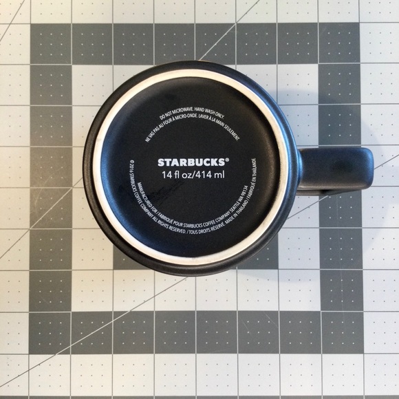 2016 Starbucks Kenya Black Coffee
Mug Cup With Gold Elephant 14 fl oz
EUC - Picture 8 of 8